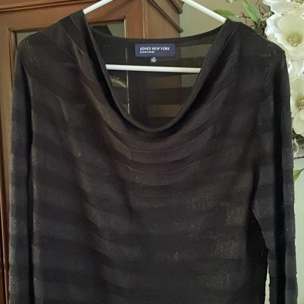 Jones New York. Long Sleeve Shirt. Medium